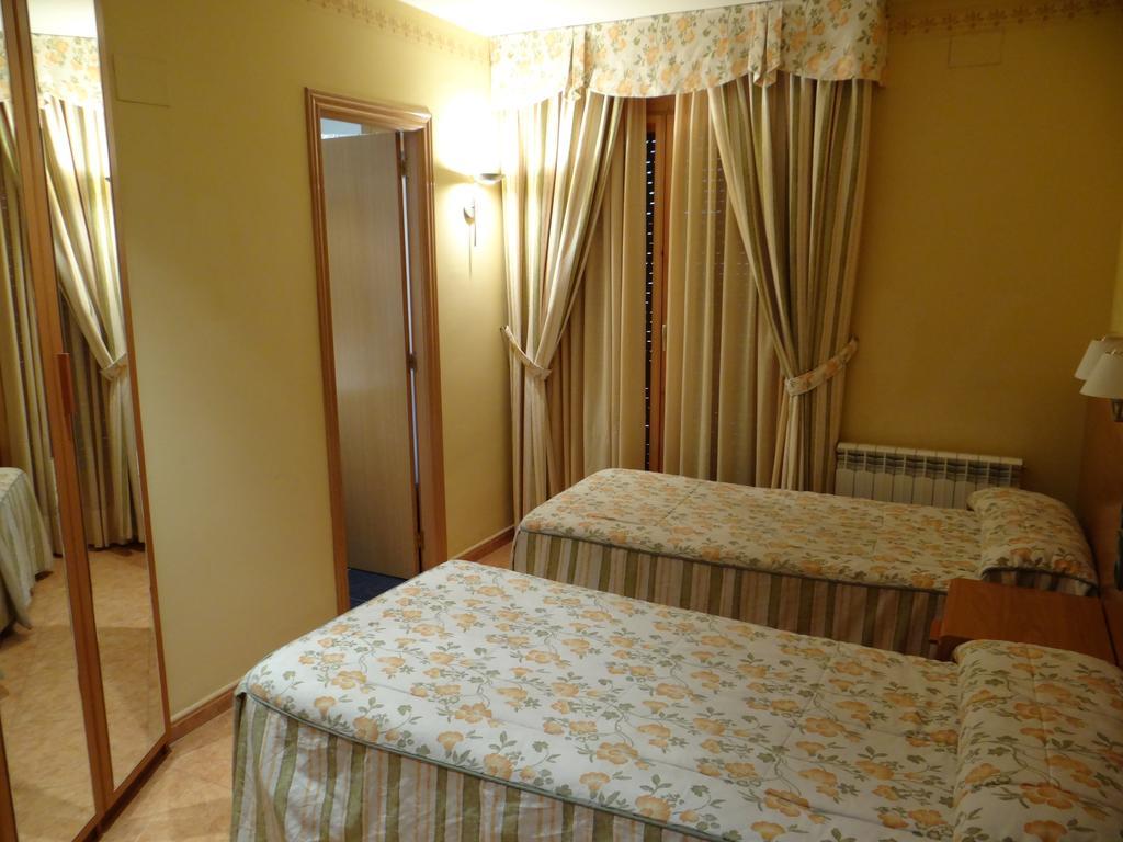 Hotel Casa Carmen Benabarre Værelse billede